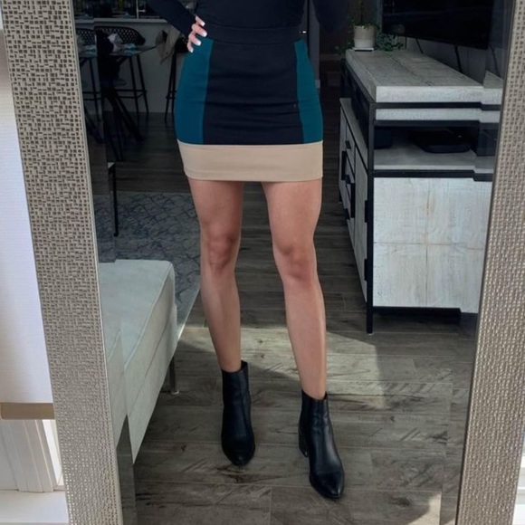 SKIRT - Picture 1 of 2